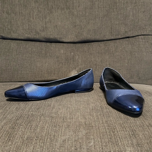 NINE WEST Flats with Patent Leather Toe - Picture 2 of 5